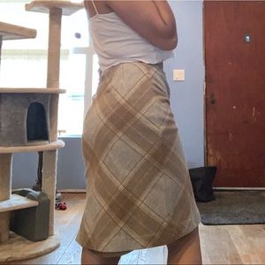 Beige plaid pencil skirt 🎞